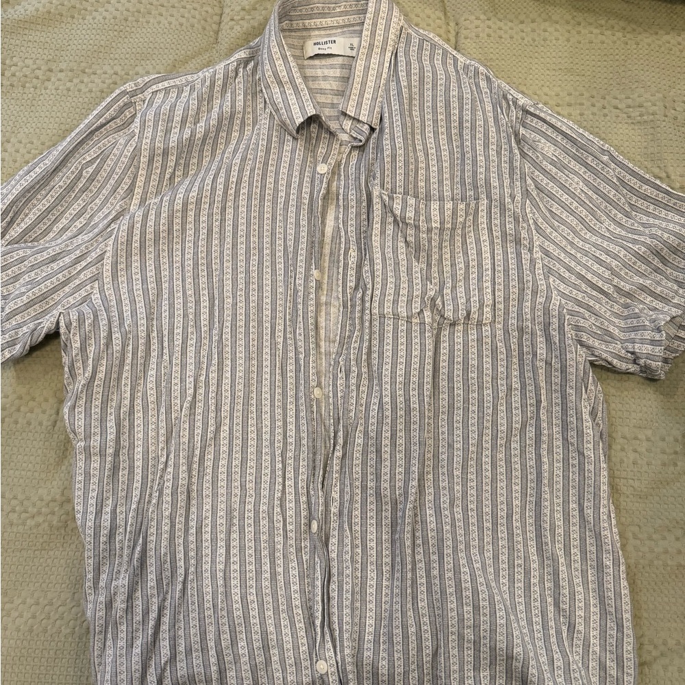Hollister Men's Blue Striped Button Down Shirt
